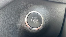 Volvo XC40 2.0 B4P Ultra Dark 5dr Auto Petrol Estate